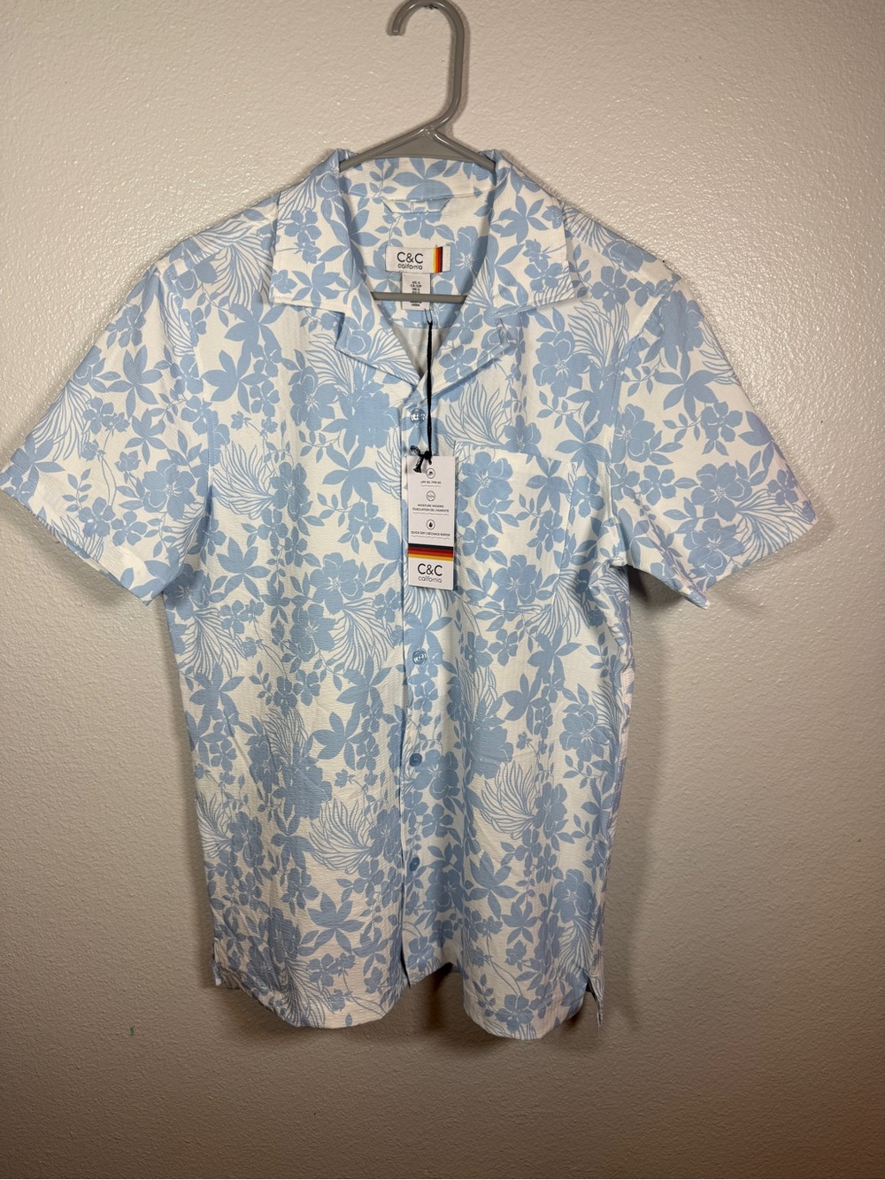 NWT C&C California Mens Small Hawaiian Floral Shirt Light Blue UPF 50 Quick Dry